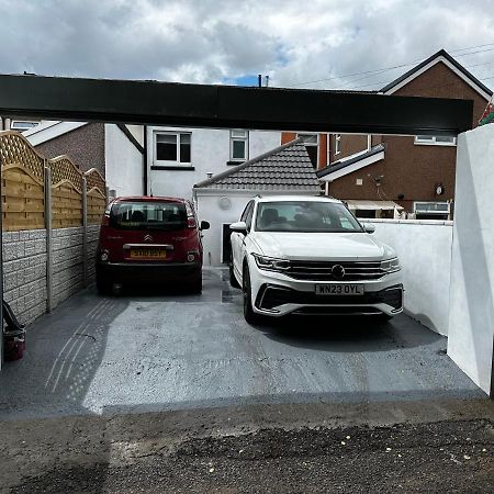 Clare Street - 3 Bedroom House With Private Parking Merthyr Tydfil Exterior photo
