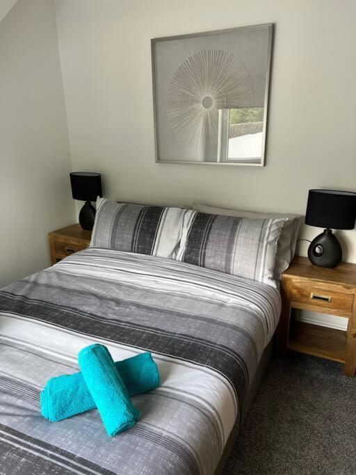 Clare Street - 3 Bedroom House With Private Parking Merthyr Tydfil Exterior photo